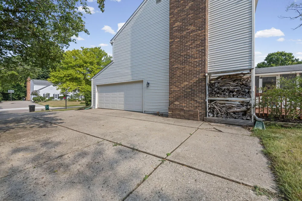 36233 Fredericksburg Road Farmington, MI 48331