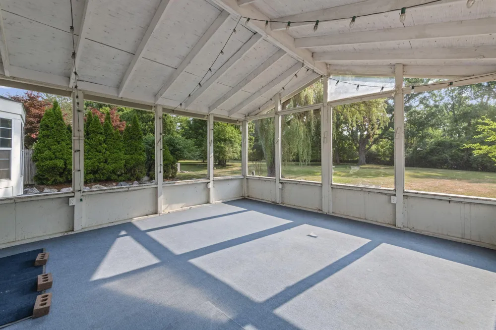 36233 Fredericksburg Road Farmington, MI 48331