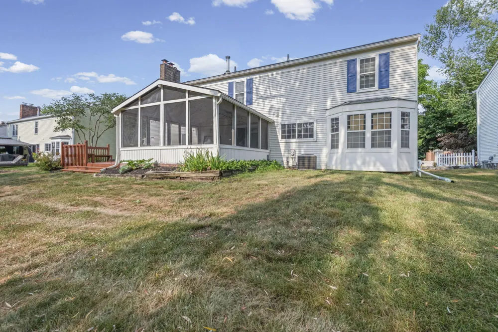 36233 Fredericksburg Road Farmington, MI 48331