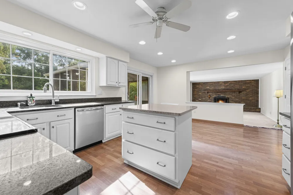 36233 Fredericksburg Road Farmington, MI 48331