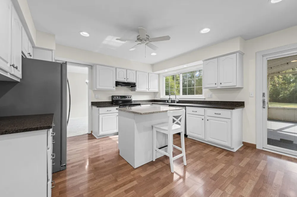36233 Fredericksburg Road Farmington, MI 48331