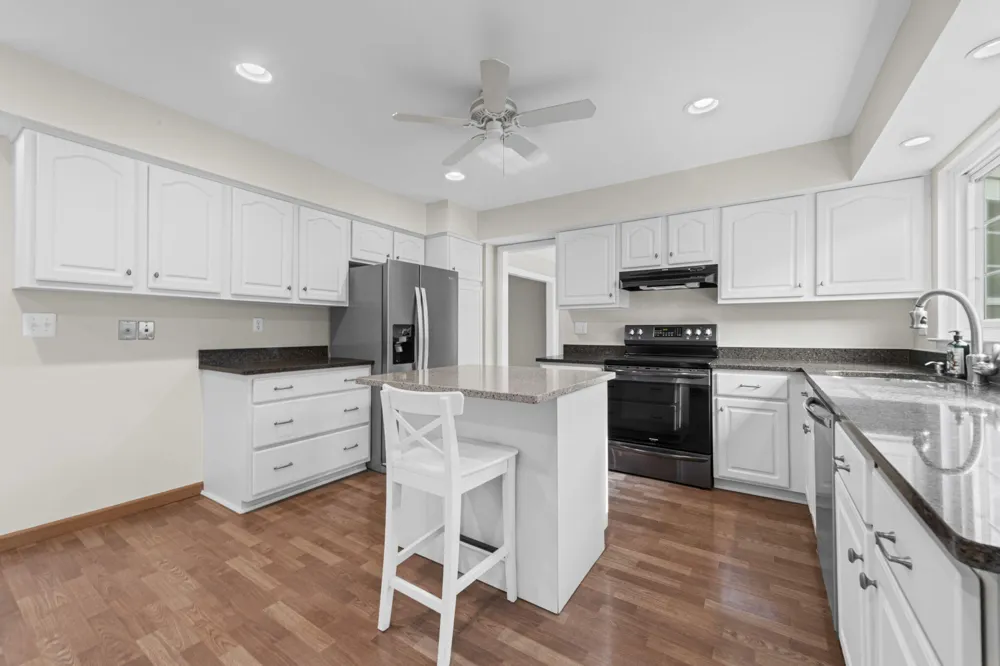 36233 Fredericksburg Road Farmington, MI 48331