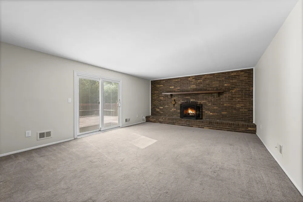 36233 Fredericksburg Road Farmington, MI 48331
