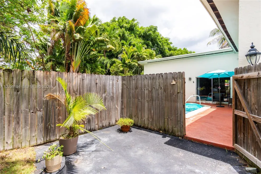 9920 Pan American Dr Cutler Bay, FL 33189