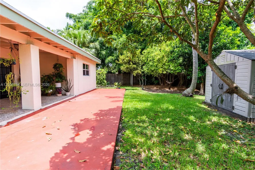 9920 Pan American Dr Cutler Bay, FL 33189