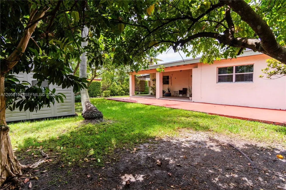 9920 Pan American Dr Cutler Bay, FL 33189