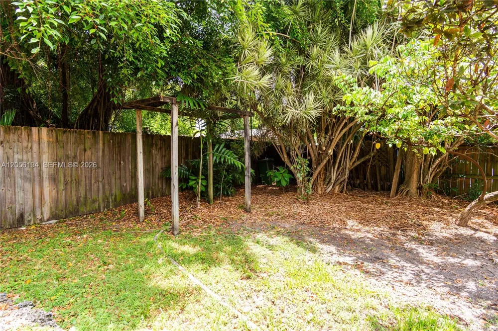 9920 Pan American Dr Cutler Bay, FL 33189