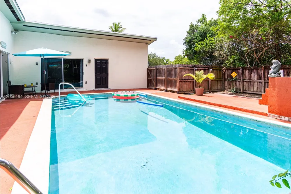 9920 Pan American Dr Cutler Bay, FL 33189