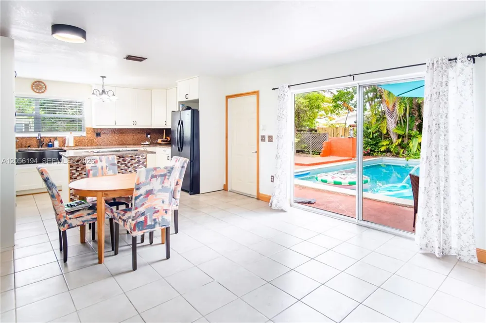 9920 Pan American Dr Cutler Bay, FL 33189