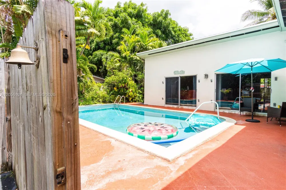 9920 Pan American Dr Cutler Bay, FL 33189