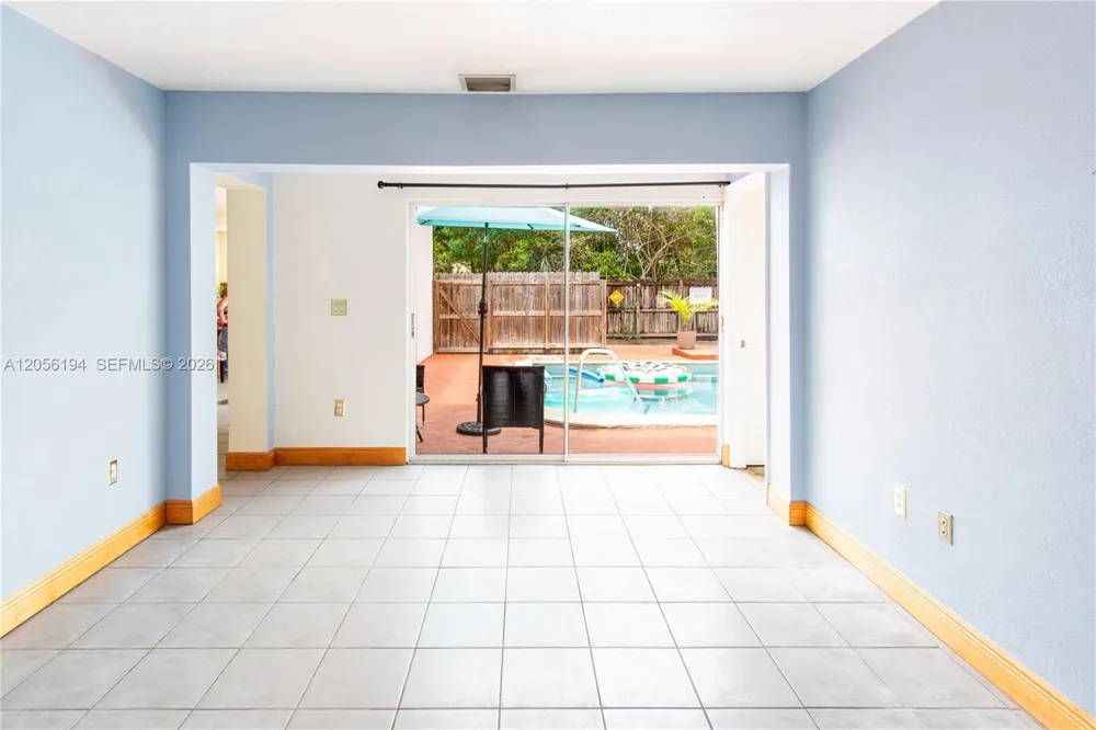 9920 Pan American Dr Cutler Bay, FL 33189