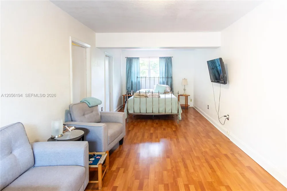 9920 Pan American Dr Cutler Bay, FL 33189
