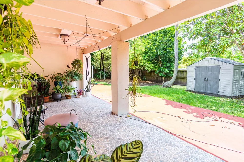 9920 Pan American Dr Cutler Bay, FL 33189