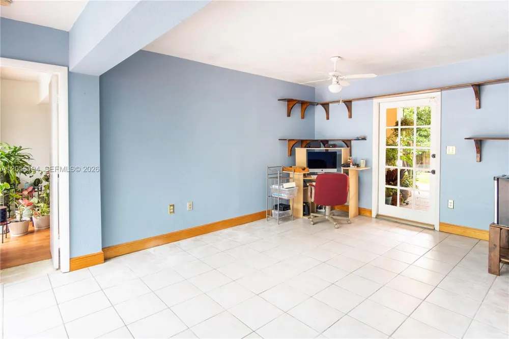 9920 Pan American Dr Cutler Bay, FL 33189
