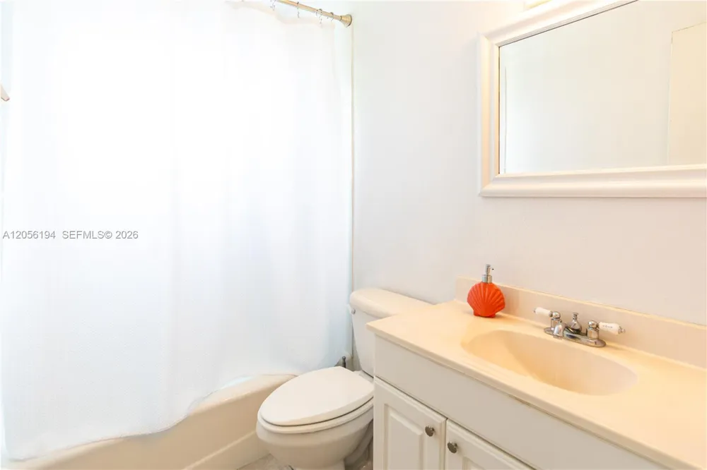 9920 Pan American Dr Cutler Bay, FL 33189