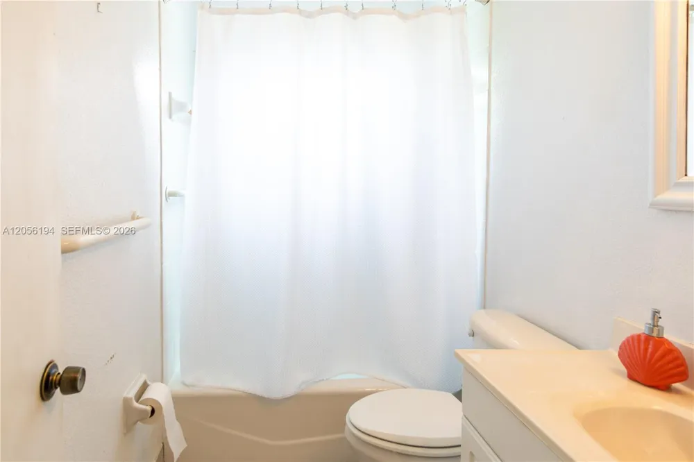 9920 Pan American Dr Cutler Bay, FL 33189