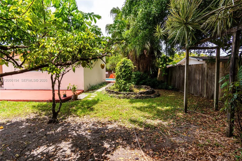 9920 Pan American Dr Cutler Bay, FL 33189
