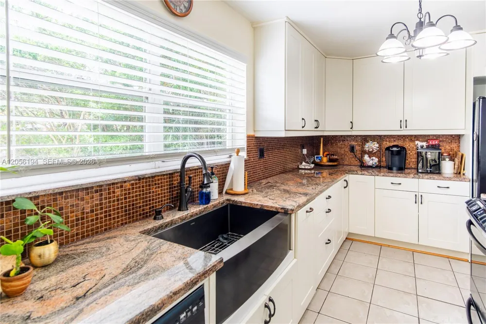 9920 Pan American Dr Cutler Bay, FL 33189