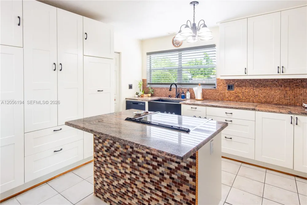 9920 Pan American Dr Cutler Bay, FL 33189