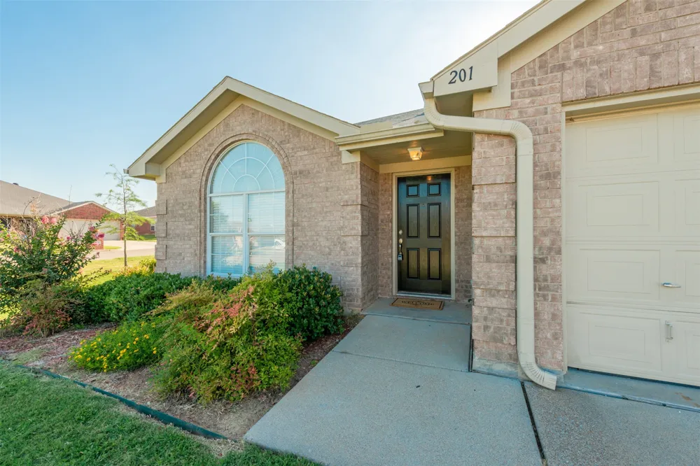 201 Whitestone Way Weatherford, TX 76085