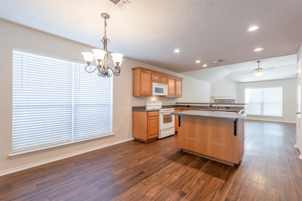 201 Whitestone Way Weatherford, TX 76085