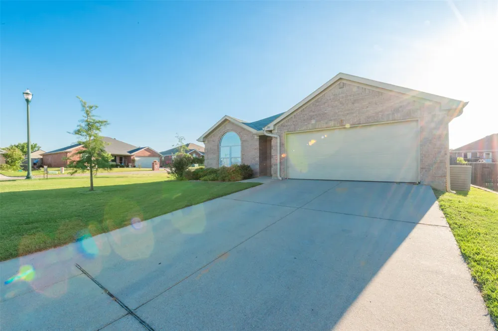 201 Whitestone Way Weatherford, TX 76085