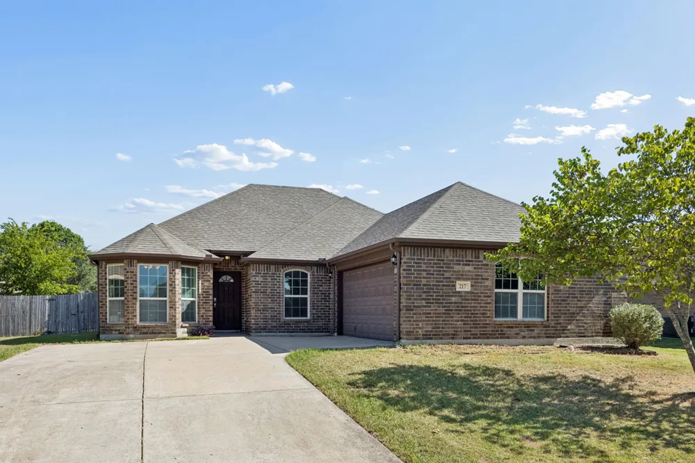 217 Troy Lane Red Oak, TX 75154