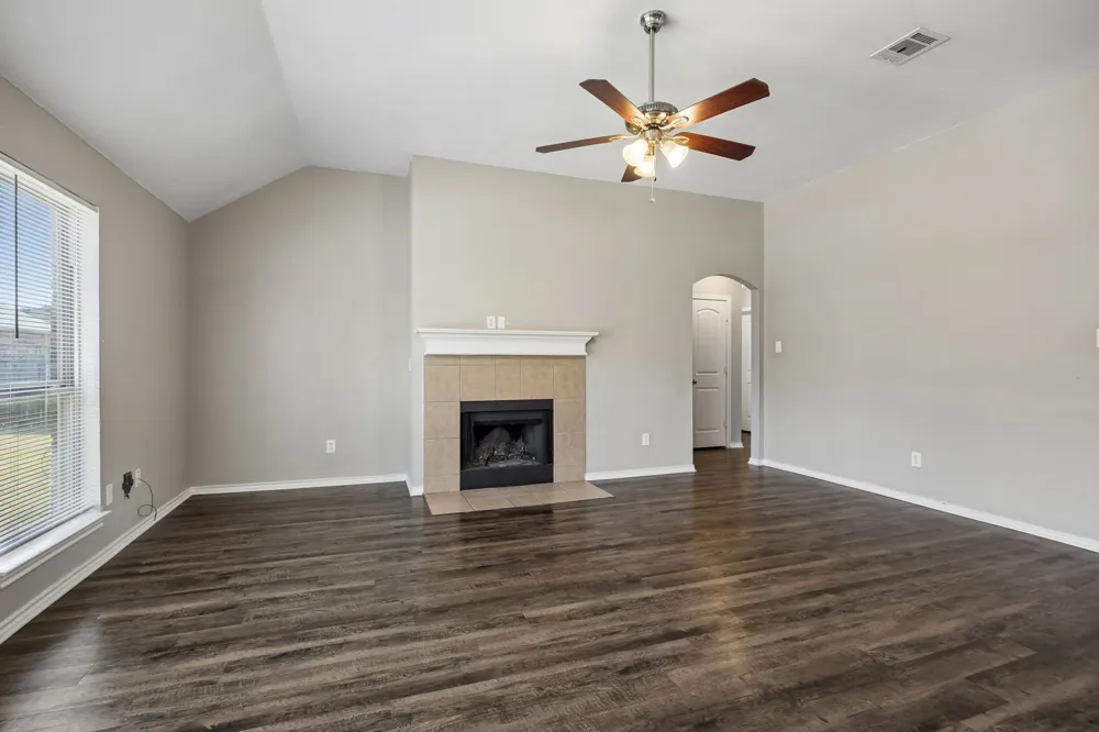 217 Troy Lane Red Oak, TX 75154
