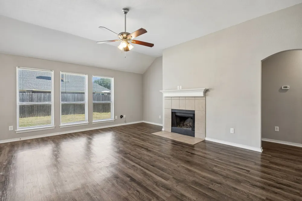 217 Troy Lane Red Oak, TX 75154