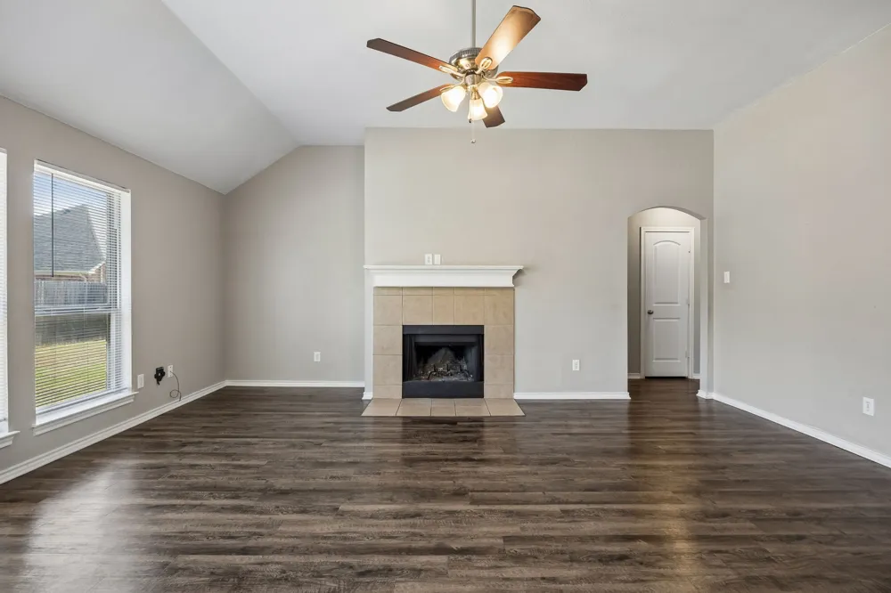 217 Troy Lane Red Oak, TX 75154