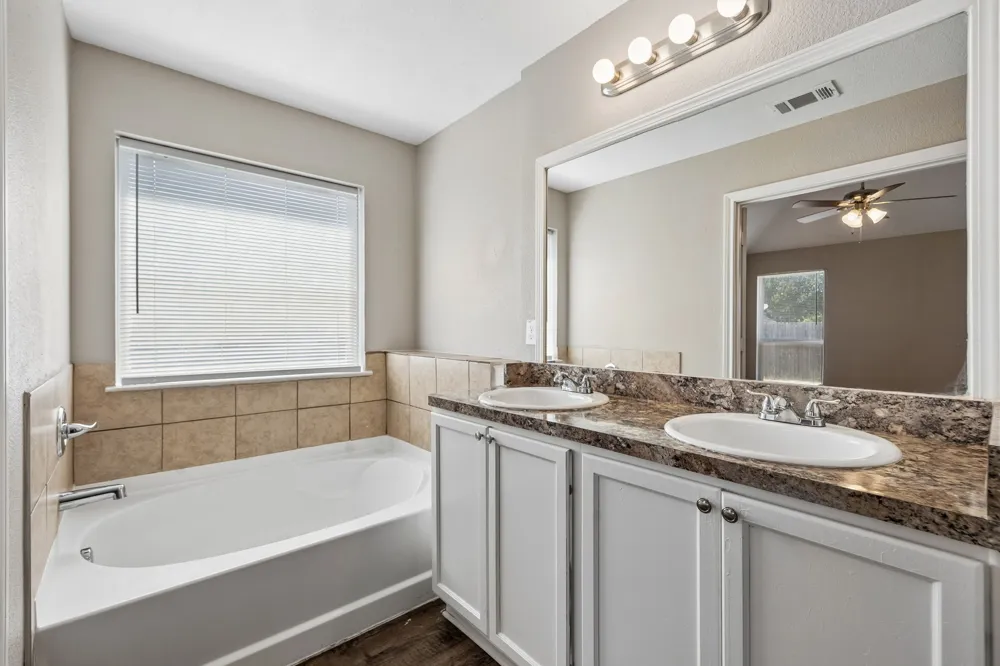 217 Troy Lane Red Oak, TX 75154