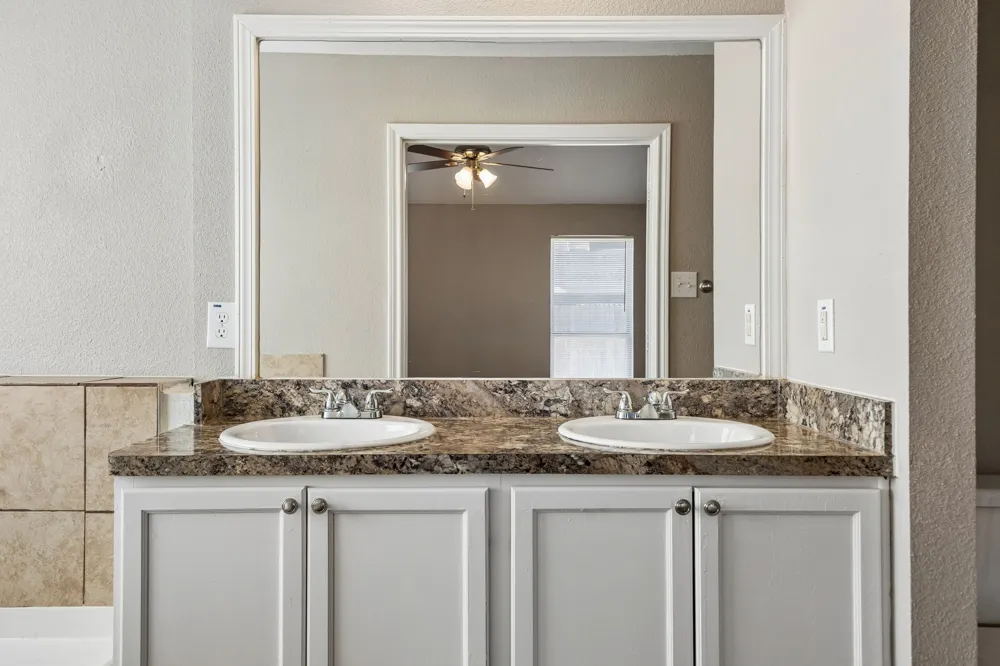 217 Troy Lane Red Oak, TX 75154