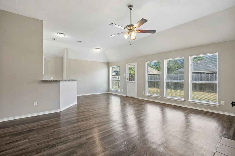 217 Troy Lane Red Oak, TX 75154
