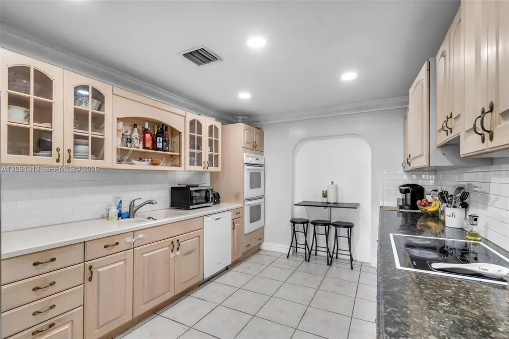 4873 SW 44th Ter Dania Beach, FL 33314