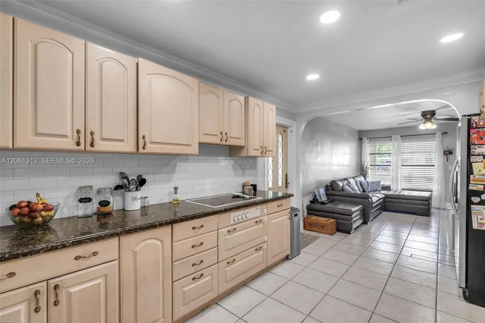 4873 SW 44th Ter Dania Beach, FL 33314