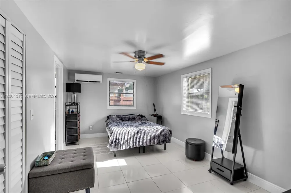 4873 SW 44th Ter Dania Beach, FL 33314