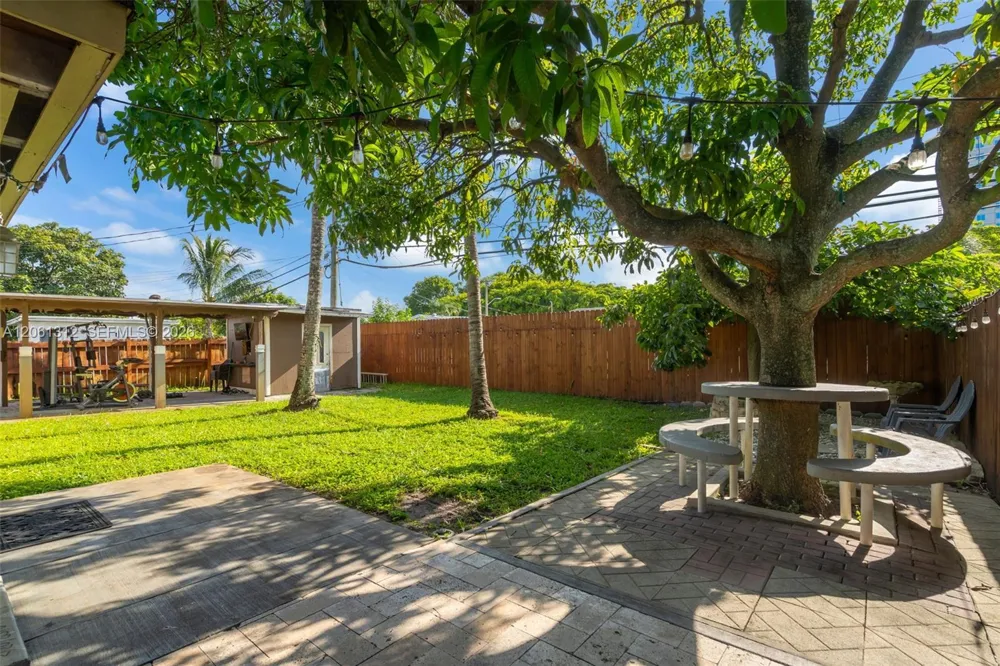 4873 SW 44th Ter Dania Beach, FL 33314