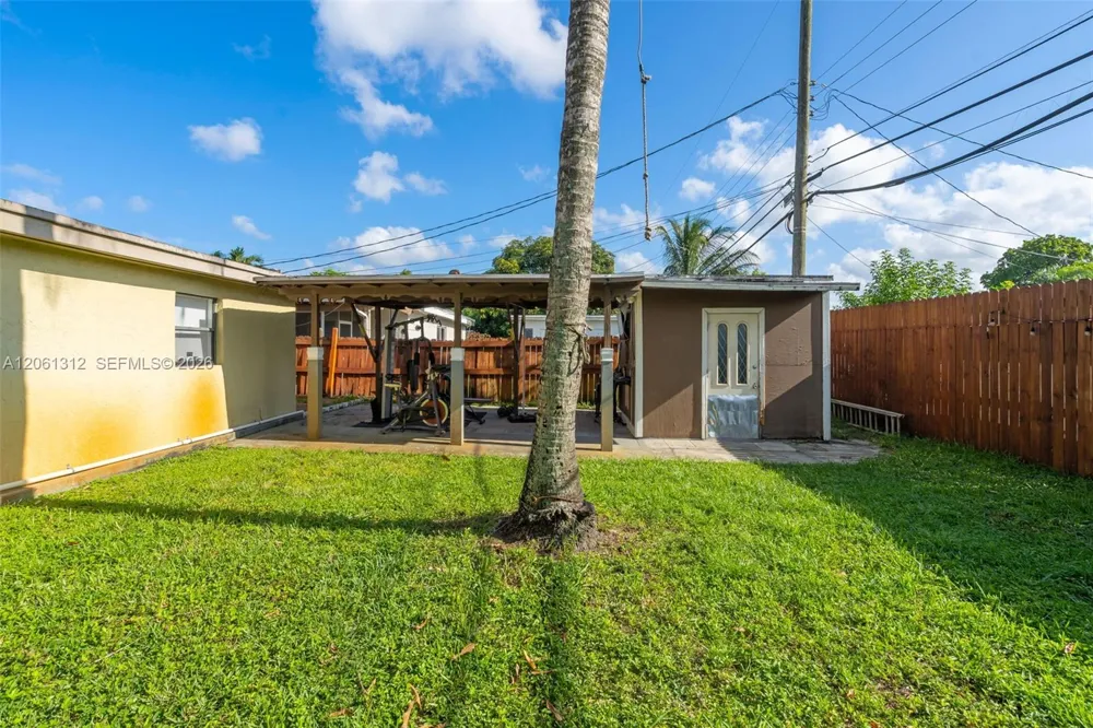 4873 SW 44th Ter Dania Beach, FL 33314