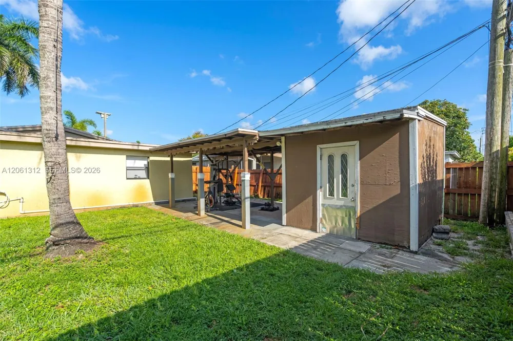 4873 SW 44th Ter Dania Beach, FL 33314