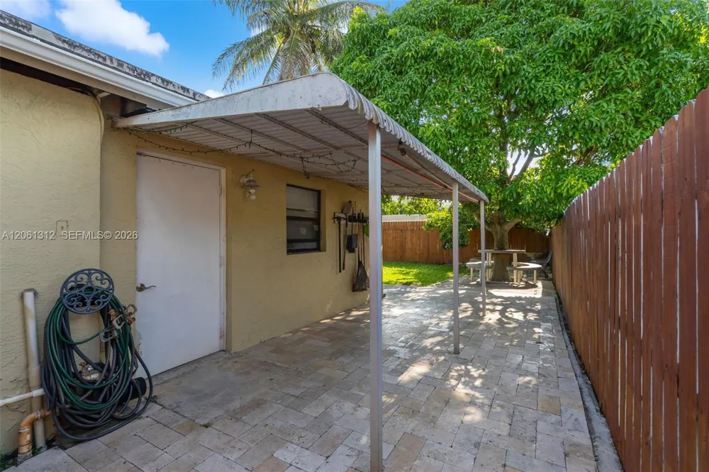 4873 SW 44th Ter Dania Beach, FL 33314