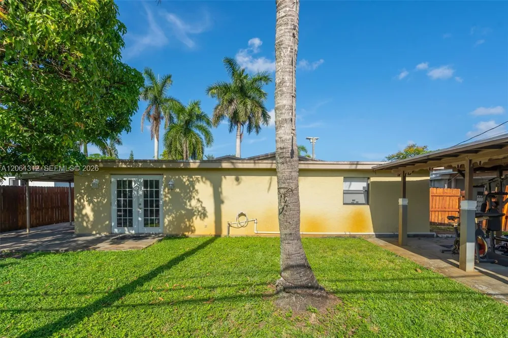 4873 SW 44th Ter Dania Beach, FL 33314