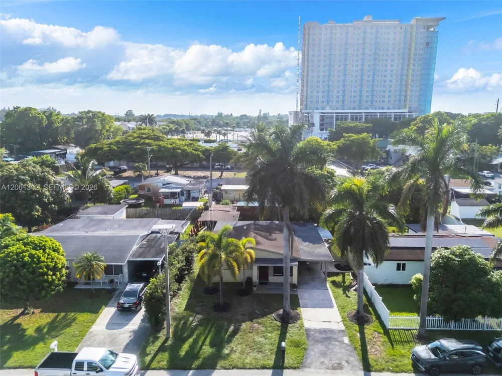 4873 SW 44th Ter Dania Beach, FL 33314