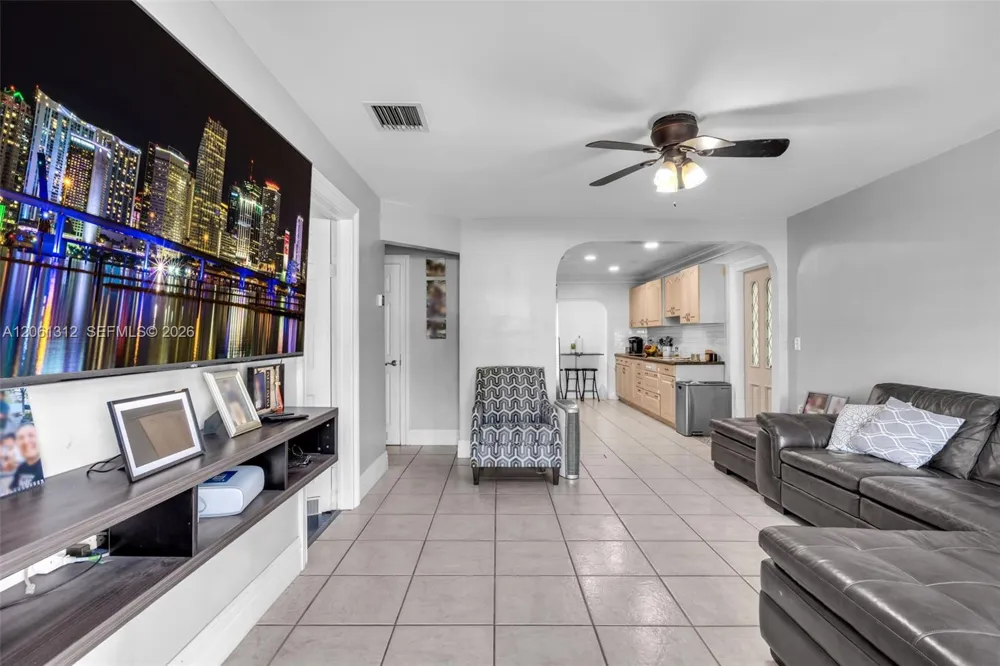 4873 SW 44th Ter Dania Beach, FL 33314