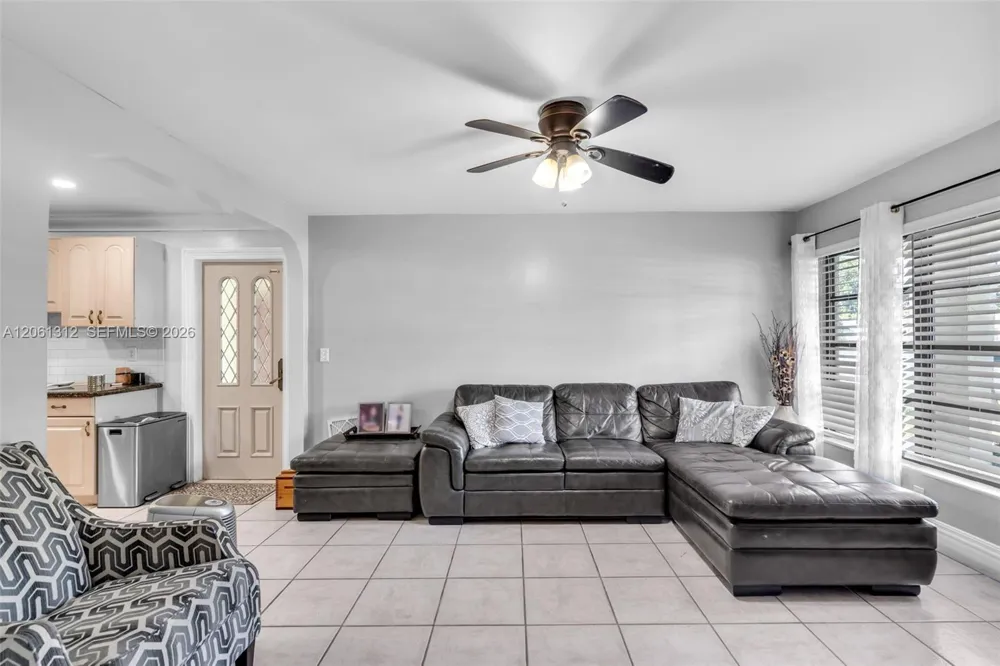 4873 SW 44th Ter Dania Beach, FL 33314