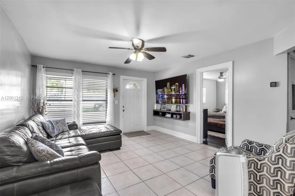 4873 SW 44th Ter Dania Beach, FL 33314