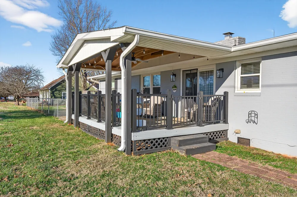 513 N Spring St Sparta, TN 38583