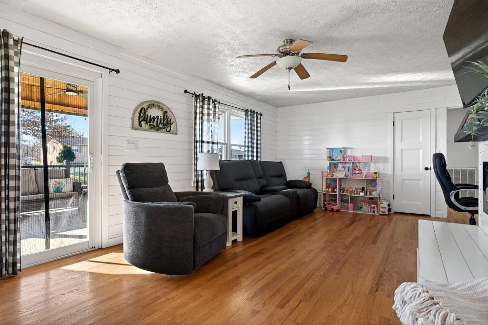 513 N Spring St Sparta, TN 38583