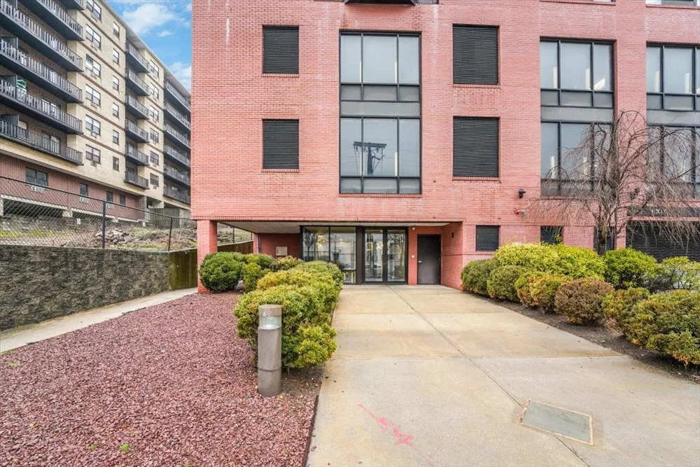 29 1ST ST Hackensack, NJ 07601