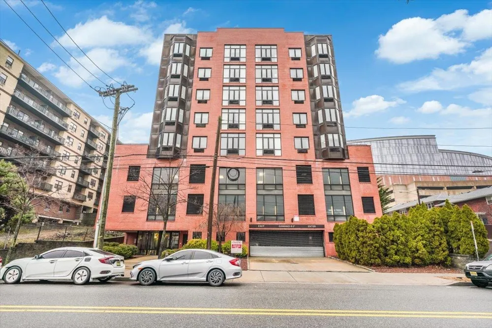 29 1ST ST Hackensack, NJ 07601