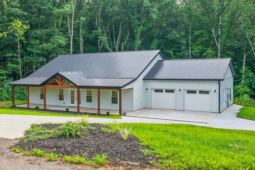 4151 Southside Rd Southside, TN 37171